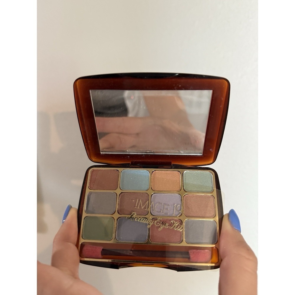 Vintage Image 19 Beauty Eye Kit Shade Eyeshadow Palette Compact w/ Mirror Rare - Picture 2 of 5